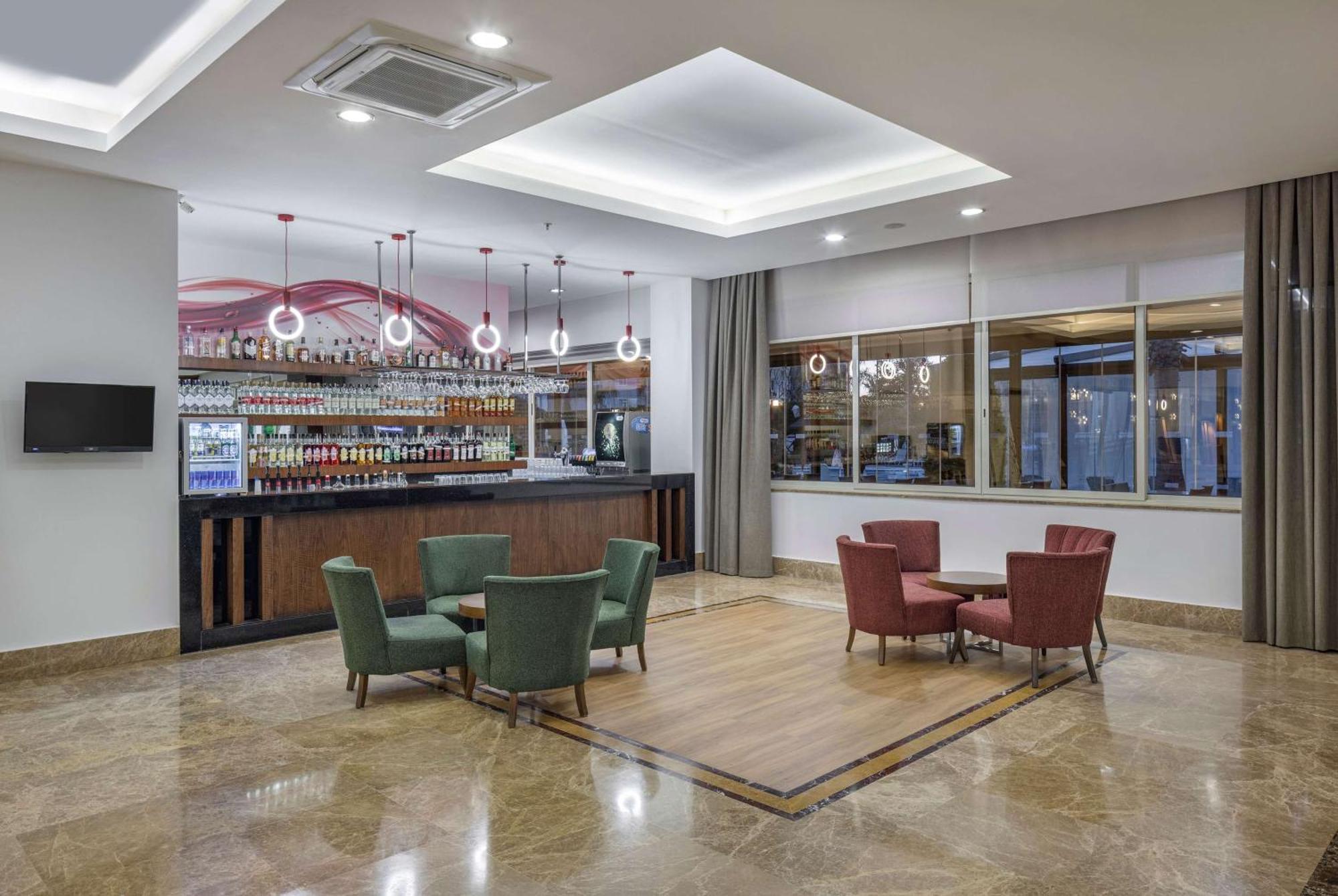รามาดา รีสอร์ต บาย วินด์แฮม ลารา Hotel อันตัลยา ภายนอก รูปภาพ