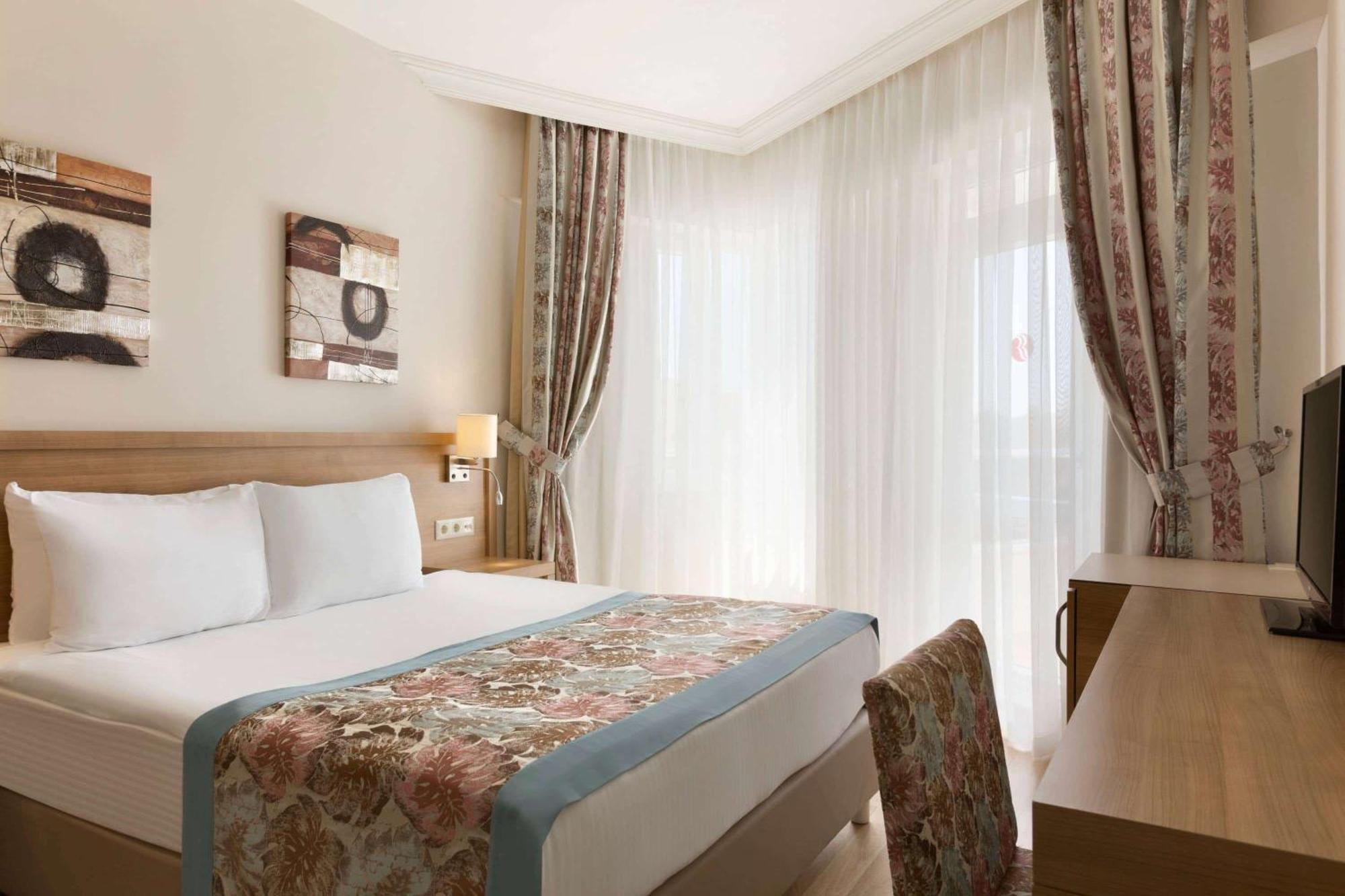 รามาดา รีสอร์ต บาย วินด์แฮม ลารา Hotel อันตัลยา ภายนอก รูปภาพ